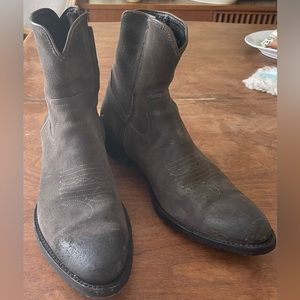 Chelsea boot men’s size 11 
Frye Austin Inside Mens Gray Suede Zipper Western